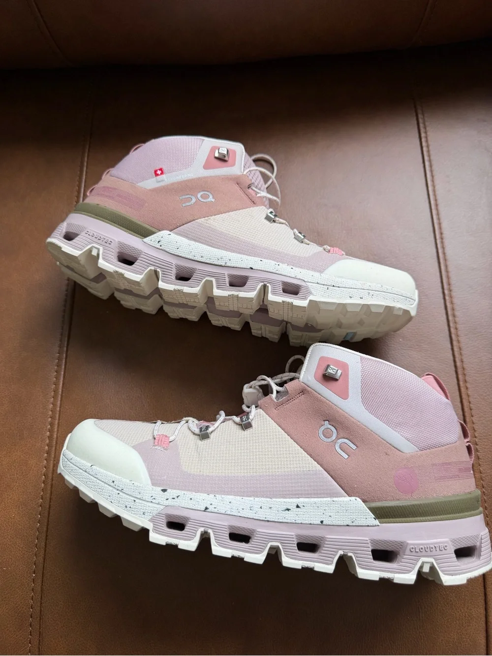 On Cloudtrax Hiking Boot Hi Waterproof Women's Hiking Running Shoe Size 8.5 Rose